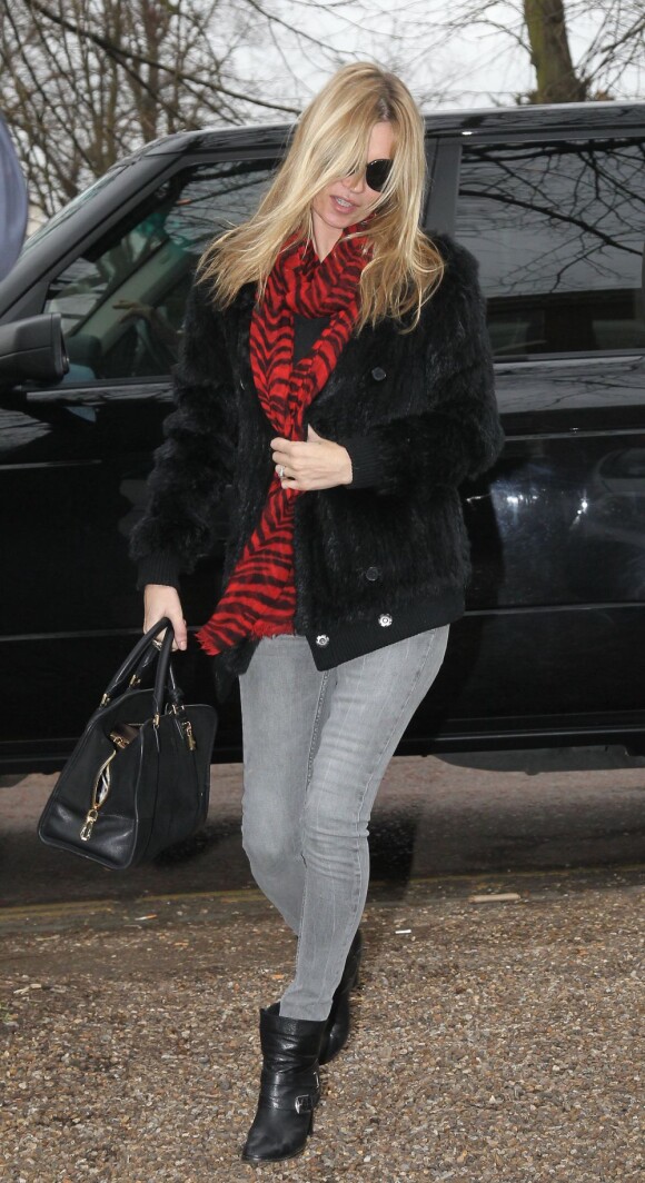 Kate Moss va jeter un coup d'oeil à l'avancement des travaux de sa nouvelle maison à Londres. Le 27 février 2012.