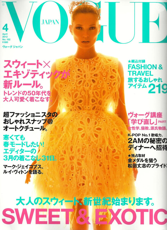 Kate Moss, habillée d'une robe Louis Vuitton et photographiée par Mert & Marcus, fait la couverture du Vogue Japan d'avril 2012.