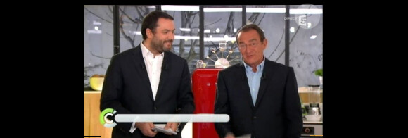 Bruce Toussaint et Jean-Pierre Pernaut lors de la 500e émission de C à Vous, lundi 27 février 2012 sur France 5