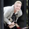 Katherine Heigl, au naturel, dit au revoir à son mari Josh Kelley et à leurs chiens à Los Feliz, le 20 février 2012