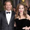 Angelina Jolie et son compagnon Brad Pitt sur le tapis rouge des Oscars le 26 février 2012