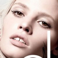 Lara Stone, beauté naturelle pour le make-up Calvin Klein
