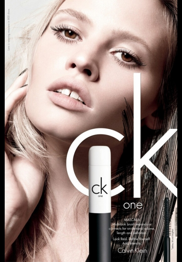 Lara Stone sur le visuel de campagne CK one beauté