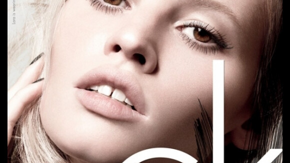 Lara Stone, beauté naturelle pour le make-up Calvin Klein