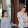 Cindy Crawford et sa fille Kaia arrivent dans un restaurant à Los Angeles, le 2 mars 2012.