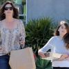 Cindy Crawford et sa fille Kaia à la sortie d'un restaurant à Los Angeles, le 2 mars 2012.
