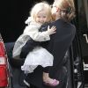 Angelina Jolie et sa fille Vivienne vont faire du shopping à Beverly Hills en compagnie de la belle-mère Jane le 27 février 2012