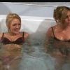 Tressia et Hillary dans le bain à remous dans les Ch'tis au ski sur W9
