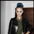 Katy Perry superbe au défilé Yves Saint Laurent le 5 mars 2012 