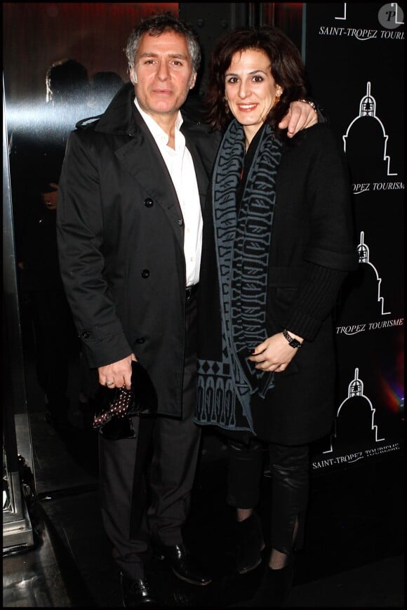 Laurent Olmedo et son épouse lors du vernissage de l'exposition Saint-Tropez et les stars, le 8 mars 2012, au VIP Room, à Paris.