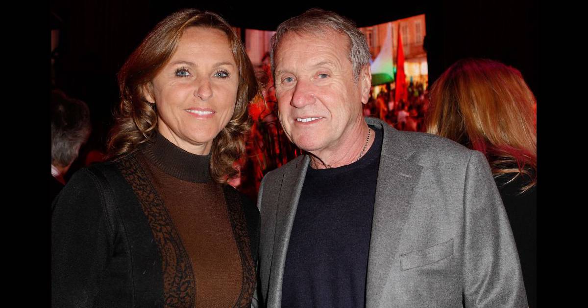 Yves Rénier et son épouse Karin lors du vernissage de l ...