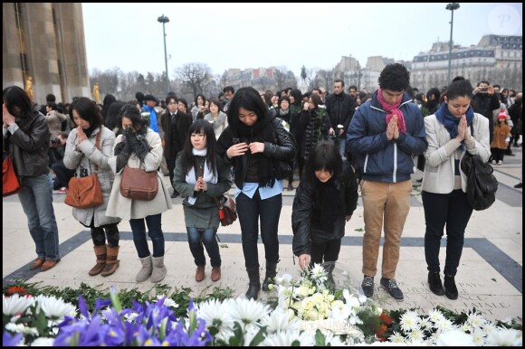 Cérémonie de recueillement pour le premier anniversaire du tsunami de Fukushima. Paris, le 11 mars 2012.