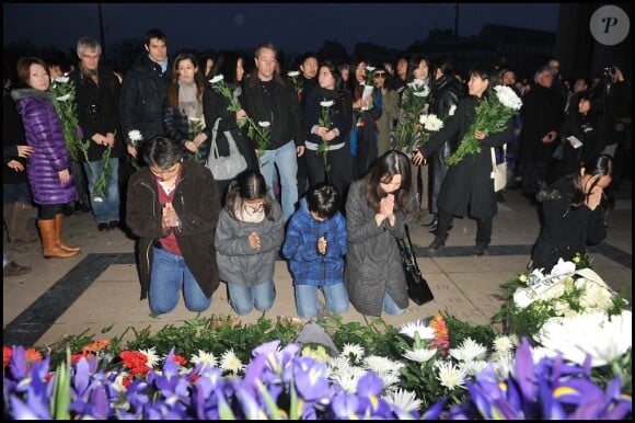 Cérémonie de recueillement pour le premier anniversaire du tsunami japonais. Paris, le 11 mars 2012.