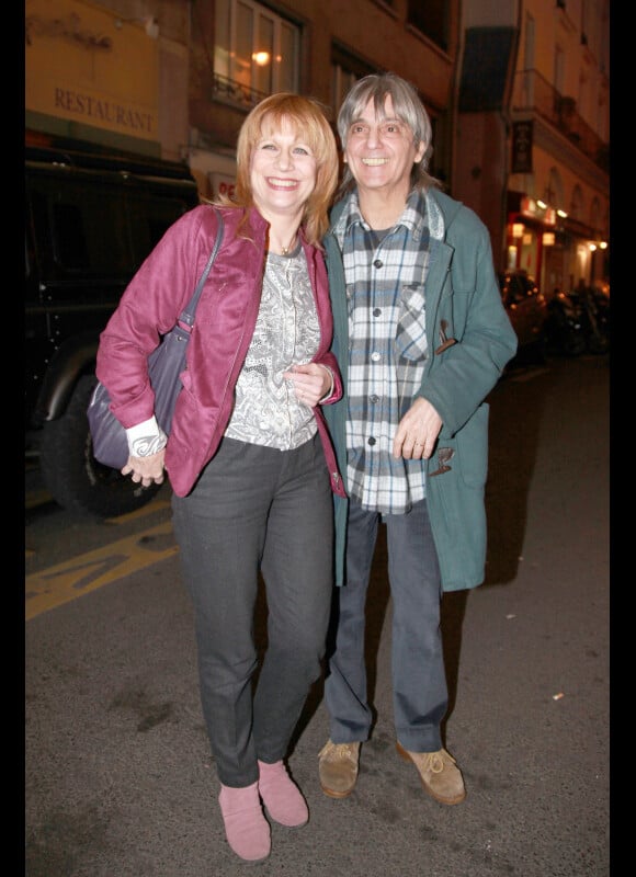 Annie Stone et son compagnon lors de l'hommage à Gérard Rinaldi au théâtre de La Michodière, à Paris, le 12 mars 2012