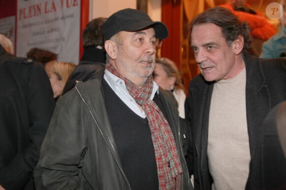 Gérard Jugnot et Jean-François Lepetit lors de l'hommage à Gérard Rinaldi au théâtre de La Michodière, à Paris, le 12 mars 2012
