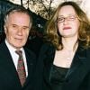 Pierre Schoendoerffer (photo : à Paris en 2004 avec sa fille Amélie) est mort le 14 mars 2012 à l'âge de 83 ans. Témoin de référence de la Guerre d'Indochine et de la Guerre du Vietnam, l'écrivain et cinéaste laisse une oeuvre précieuse, pétrie d'humanisme.