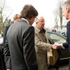 Le roi Albert II et la reine Paola de Belgique, affligés, ont témoigné leur profonde émotion et leur compassion, de pair avec le Premier ministre Elio Di Rupo, aux familles des victimes de la tragédie de Sierre, le 14 mars 2012, à l'aéroport militaire de Melsbroek, avant leur départ pour la Suisse.