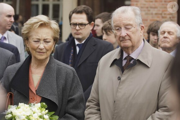 En visite officielle à Aalste le 14 mars 2012, le roi Albert II et la reine Paola de Belgique ont observé une minute de silence au lendemain de la tragédie de Sierre survenue la veille, avant d'aller soutenir les familles des victimes à l'aéroport militaire de Melsbroek, avant leur départ pour la Suisse.