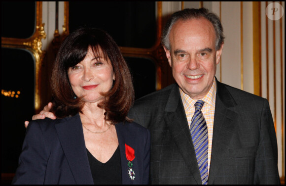 Muriel Rosé a été faite chevalier de l'ordre de la Légion d'honneur par Frédéric Mitterrand lors de la remise de décorations au ministère de la Culture, le 14 mars 2012, à Paris