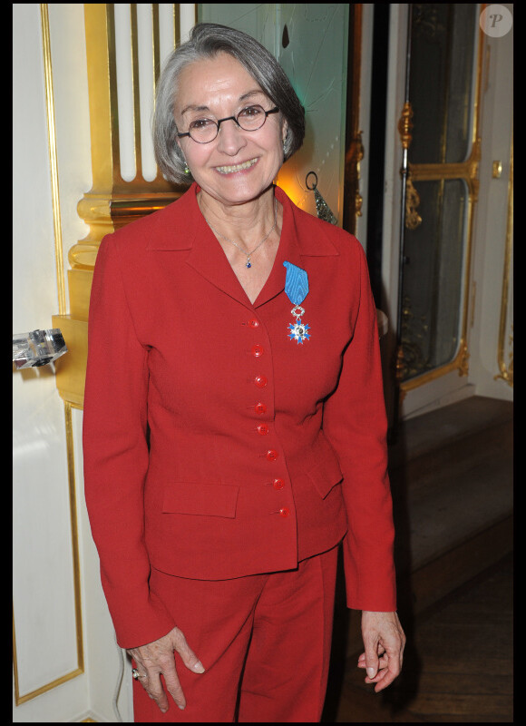 Colette Gervais a étét faite chevalier de l'ordre national du mérite lors de la remise de décorations au ministère de la Culture, le 14 mars 2012, à Paris