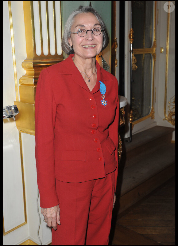 Colette Gervais a étét faite chevalier de l'ordre national du mérite lors de la remise de décorations au ministère de la Culture, le 14 mars 2012, à Paris