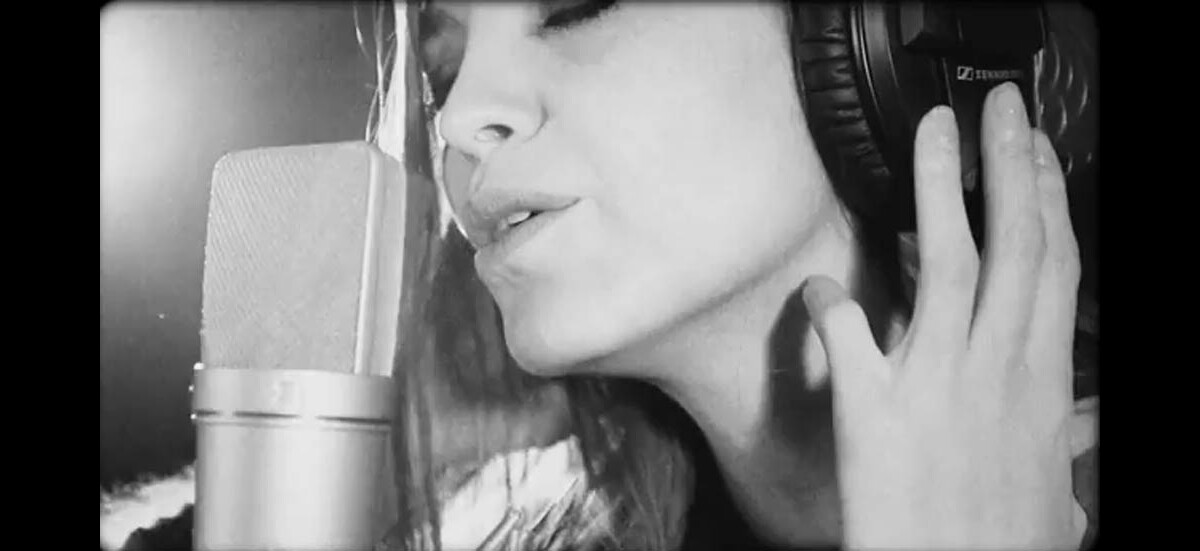 Photo : Berry interprétant en studio en février 2012 Si c'est la vie ...