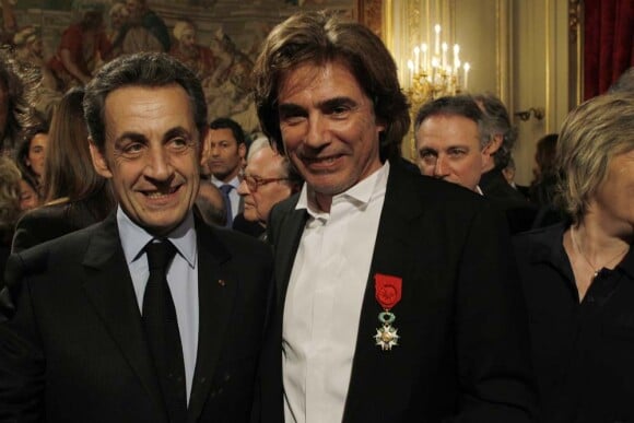 Jean-Michel Jarre vient de recevoir les insignes d'officier de la Légion d'honneur des mains de Nicolas Sarkozy, à l'Élysée, le 14 mars 2012.