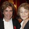 Jean-Michel Jarre et son ancienne compagne Charlotte Rampling à l'Élysée où Nicolas Sarkozy a décoré onze personnalités des arts et du spectacle, le 14 mars 2012.
