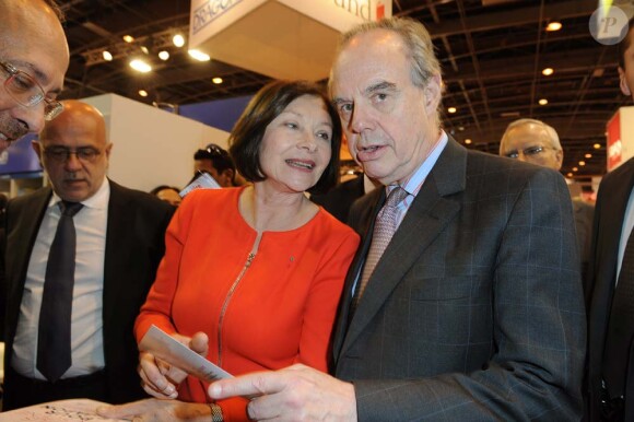 Frédéric Mitterrand et Macha Méril au Salon du livre de Paris, le 16 mars 2012.