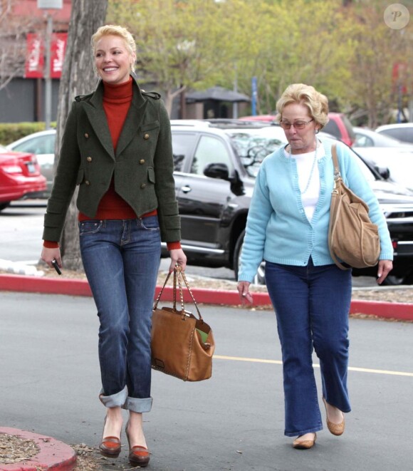 Katherine Heigl en forme et accompagnée de sa mère, est allée déjeuner chez P.F. Chang's. Woodland Hills, le 16 mars 2012.