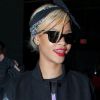 Rihanna, habillée d'une veste et d'un t-shirt Givenchy, était visiblement de très bonne humeur à l'aéroport JFK à New York. Le 18 mars 2012.