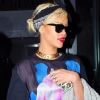 La sublime Rihanna quitte son hôtel dans un t-shirt "Iris" de Givenchy et des bottes Alexander Wang, se rendant à l'aéroport JFK de New York. Le 18 mars 2012.