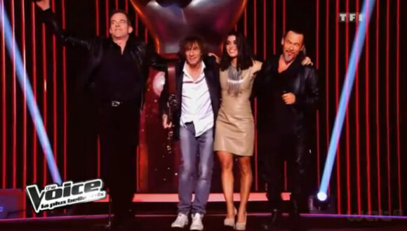 Les quatre coachs de The Voice (Jenifer, Louis Bertignac, Florent Pagny et Garou) chantent Rolling in the Deep