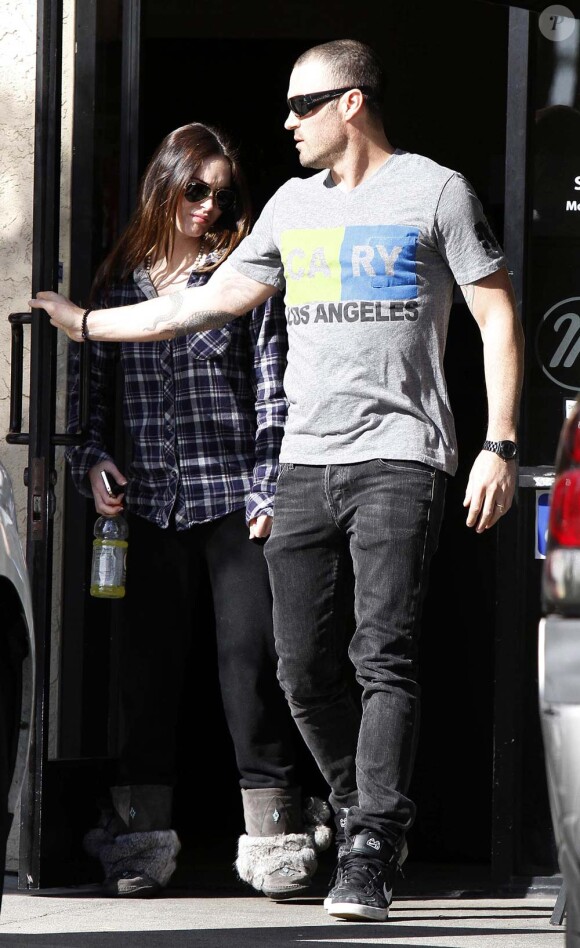 Pas classe : Megan Fox et Brian Austin Green déjeunent à Los Angeles, le 20 mars 2012.