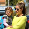 Alessandra Ambrosio, enceinte, emmène sa fille Anja à l'école, à Los Angeles, le 20 mars 2012