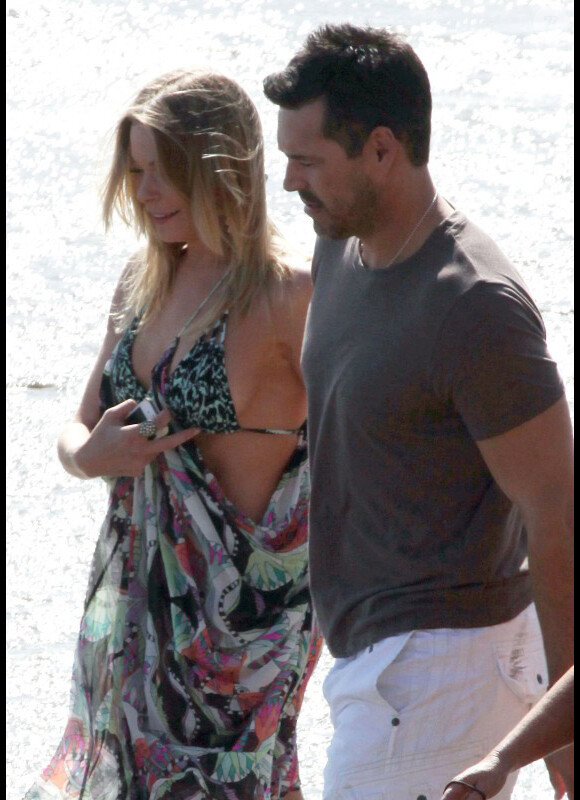 LeAnn Rimes et Eddie Cibrian très amoureux à la plage à Malibu le 7 mars 2012