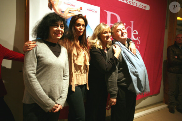 Lola Dewaere avec l'équipe du film Mince alors ! le 2 février 2012 à Brides-les-Bains