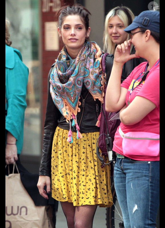 Ashley Greene, très lookée sur le tournage de la série Americana, le vendredi 23 mars à New York.