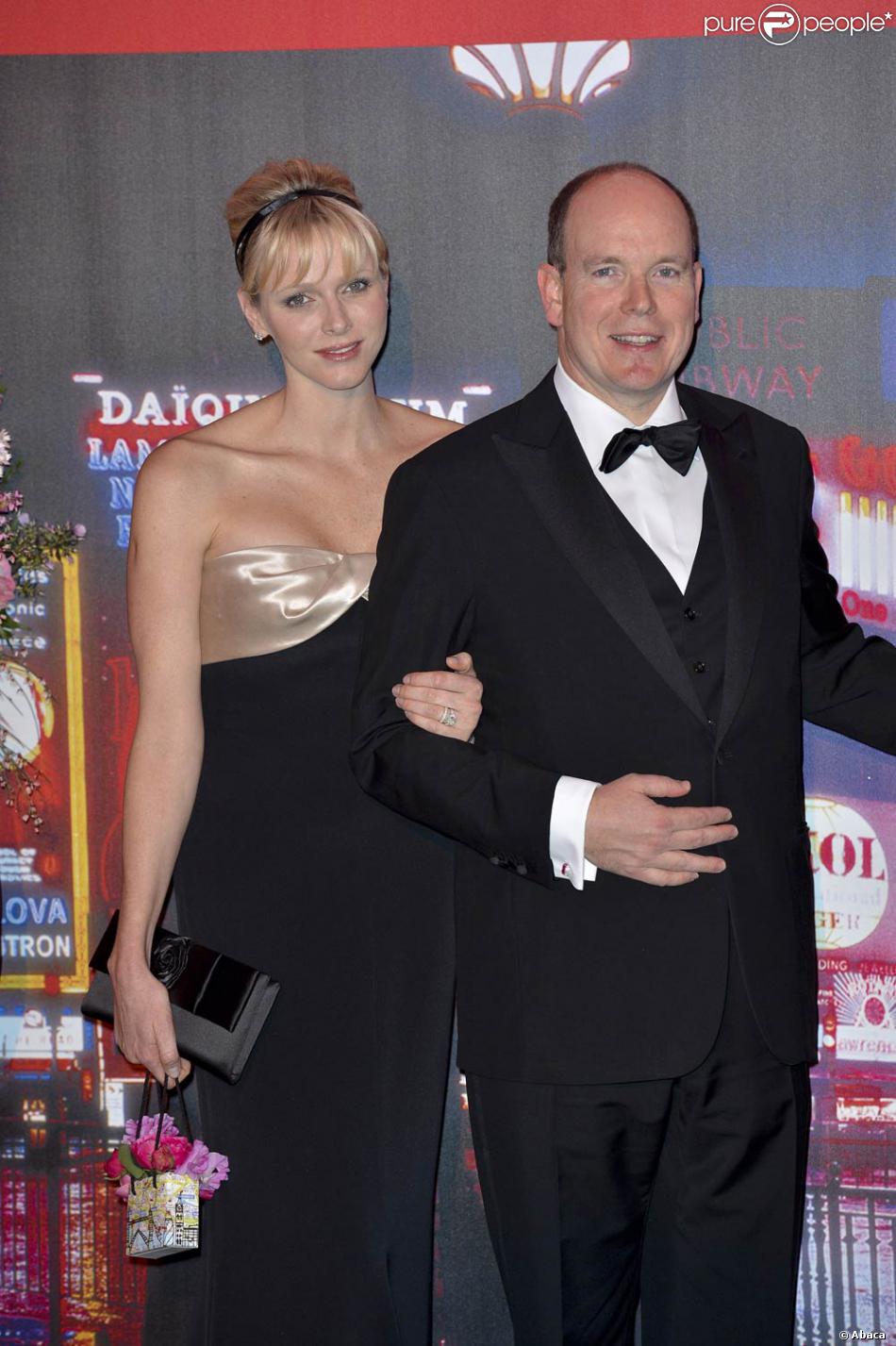Le prince Albert et la princesse Charlene de Monaco au Bal ...