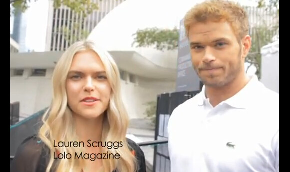 Capture d'écran d'une vidéo de Lolo Mag avec Lauren Scruggs qui interviewe Kellan Lutz