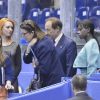 La princesse Alexandra de Hanovre, 12 ans, assistait le 27 mars 2012 aux championnats du monde de patinage artistique à Nice avec sa mère la princesse Caroline, non loin de la marraine de l'événement, Surya Bonaly.
