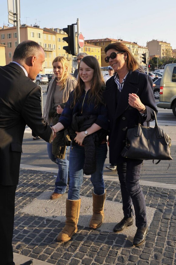 La princesse Alexandra de Hanovre et sa mère la princesse Caroline arrivent au palais des expositions de Nice le 27 mars 2012 pour les championnats du monde de patinage artistique.