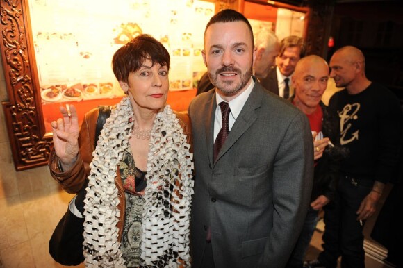 Annette Messager et Thomas Doustaly lors du dîner en l'honneur de Pierre et Gilles, et de la sortie du livre Autobiographie en photomatons, le 29 mars 2012 à Paris