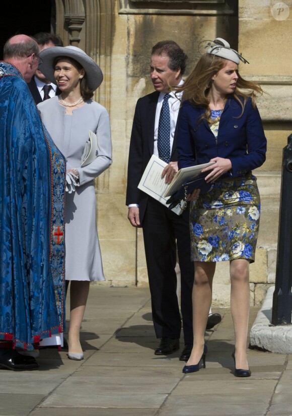 La princesse Beatrice d'York participait le 30 mars 2012 au service commémoratif organisé à Windsor pour le dixième anniversaire de la disparition de la princesse Margaret et de la reine mère.