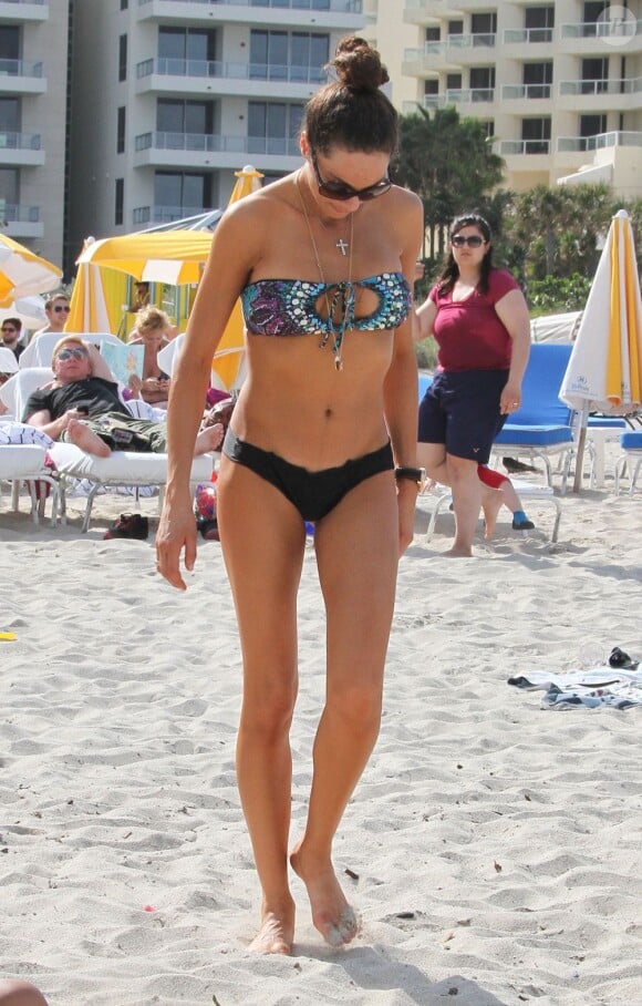 Lilly Becker est déjà prête pour l'été ! La belle a dévoilé sa superbe silhouette sur la plage de Miami début avril.