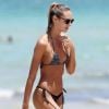 Le top Candice Swanepoel profite de l'été sous le soleil de Miami