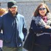 Maggie Gyllenhaal et son frère Jake se promènent dans les rues de New York, le 5 avril 2012.