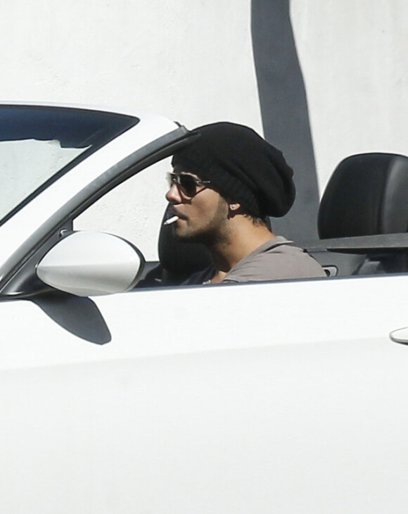 Eduardo Cruz quitte la propriété d'Eva Longoria en début de matinée, le 2 avril 2012 à Los Angeles