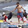David Charvet, sa femme Brooke Burke et leurs enfants s'offrent une journée à la plage, sous le soleil de Malibu, le 1er avril 2012