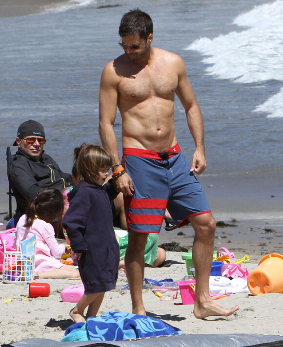 David Charvet, sa femme Brooke Burke et leurs enfants s'offrent une journée à la plage, à Malibu, le 1er avril 2012